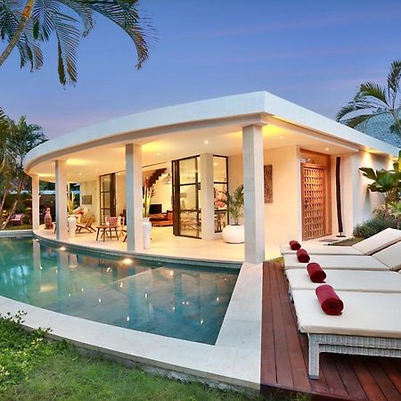 Seminyak White Design Villa Exterior photo