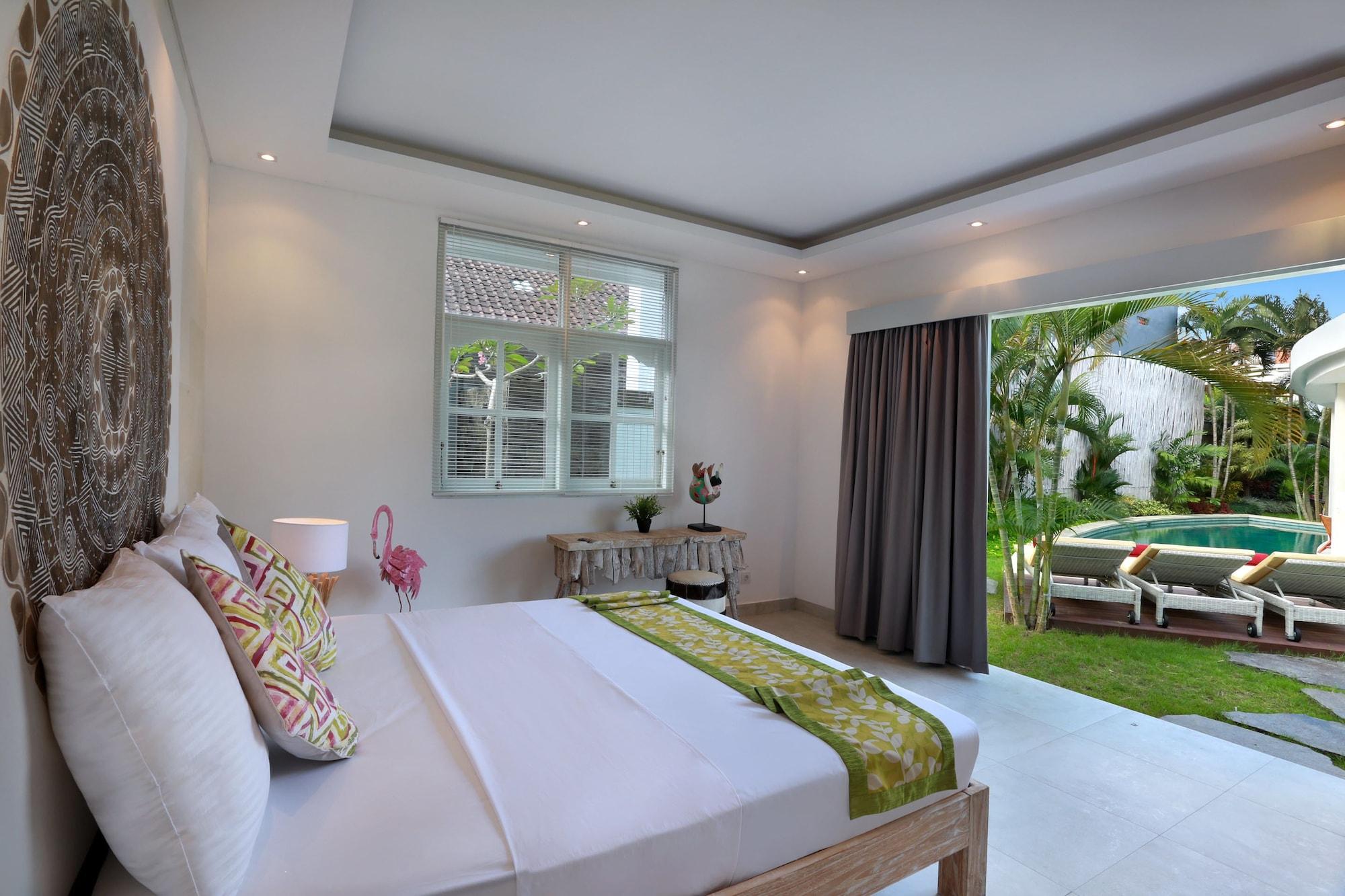 Seminyak White Design Villa Exterior photo