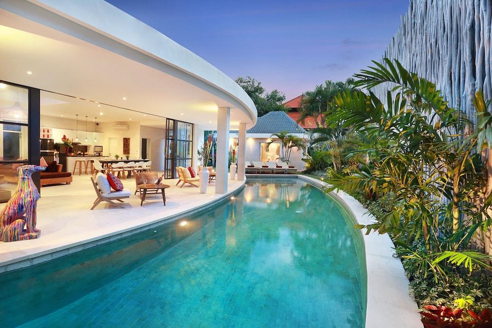 Seminyak White Design Villa Exterior photo