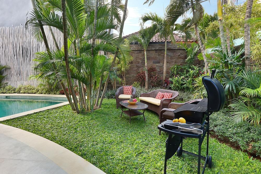 Seminyak White Design Villa Exterior photo