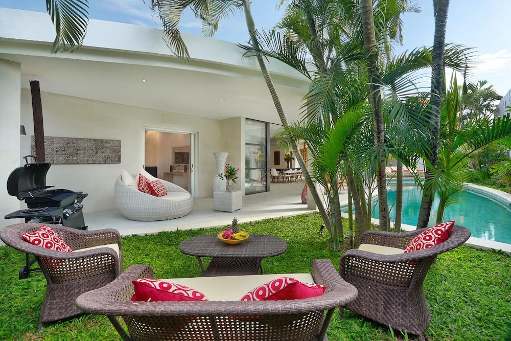 Seminyak White Design Villa Exterior photo