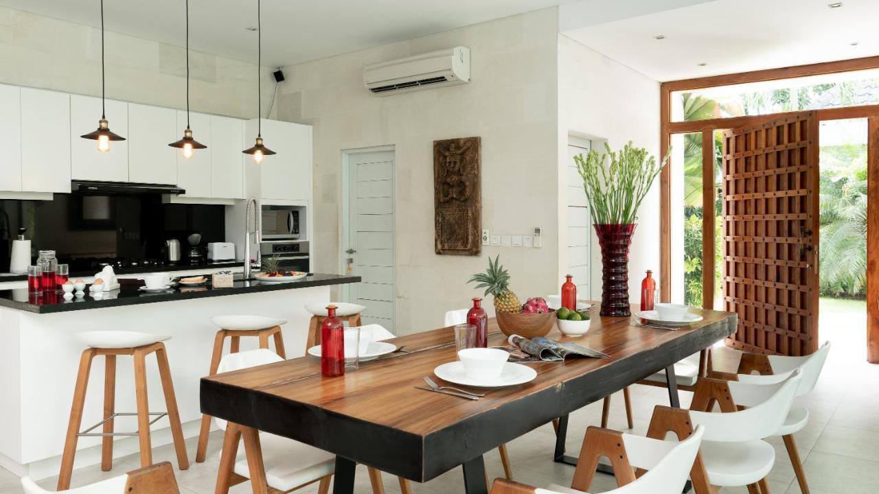 Seminyak White Design Villa Exterior photo