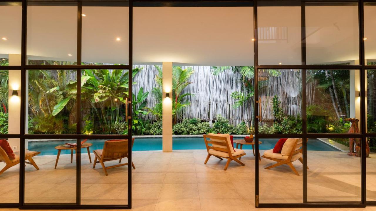 Seminyak White Design Villa Exterior photo